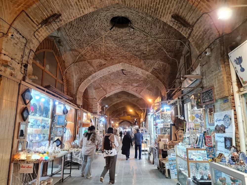 نمای داخلی بازار بزرگ اصفهان