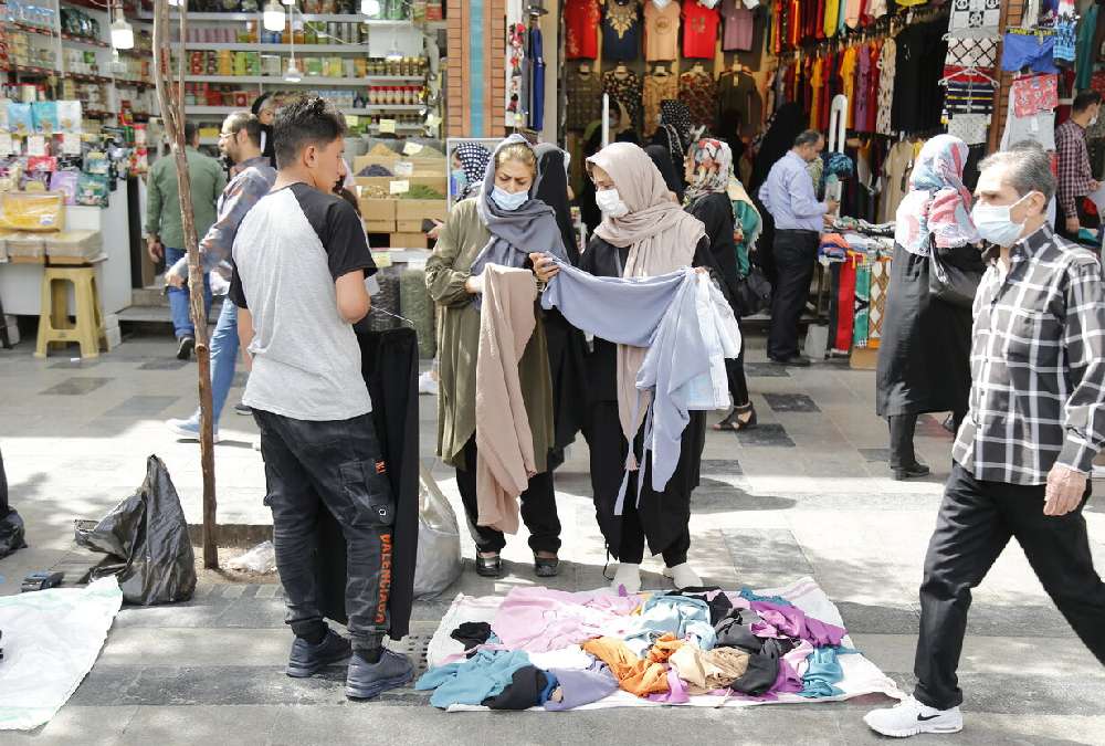دستفروشان بازار ۱۵ خرداد که به بازارچه ۱۵ خرداد منتقل شدند