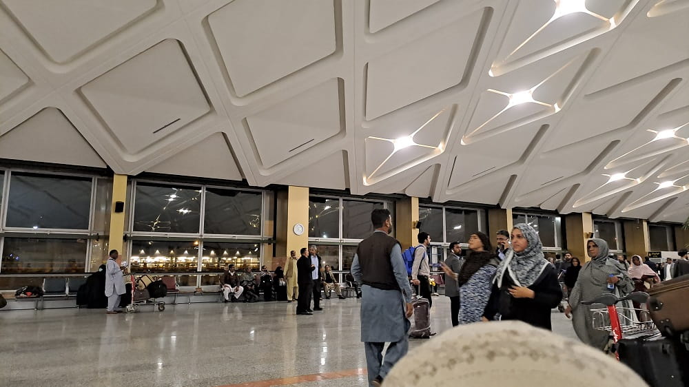 نمایی از محیط شیک داخل فرودگاه هاشمینژاد مشهد