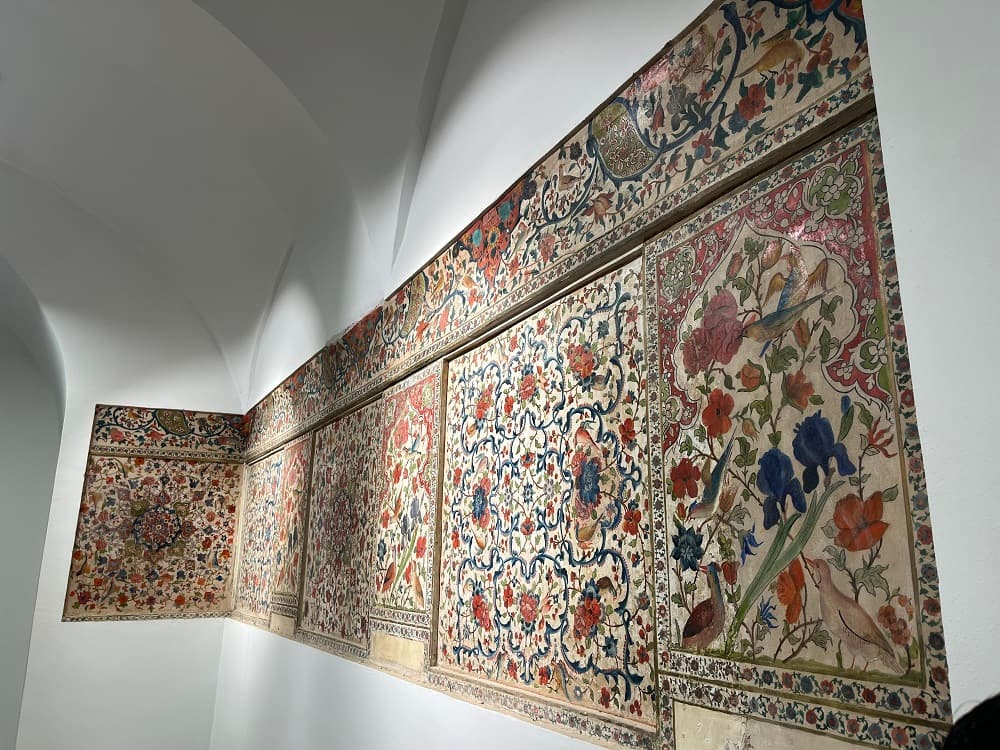 نمایی از داخل موزه هنرهای معاصر اصفهان