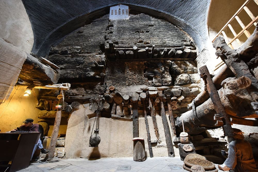 نمایی از داخل موزه عصارخانه شاهی اصفهان