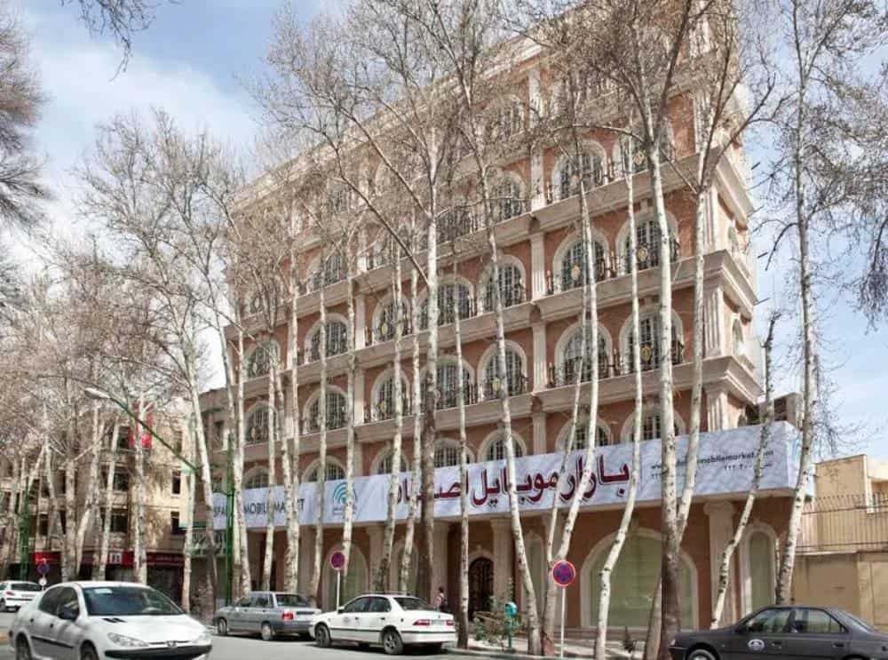 نمای بیرونی بازار موبایل اصفهان