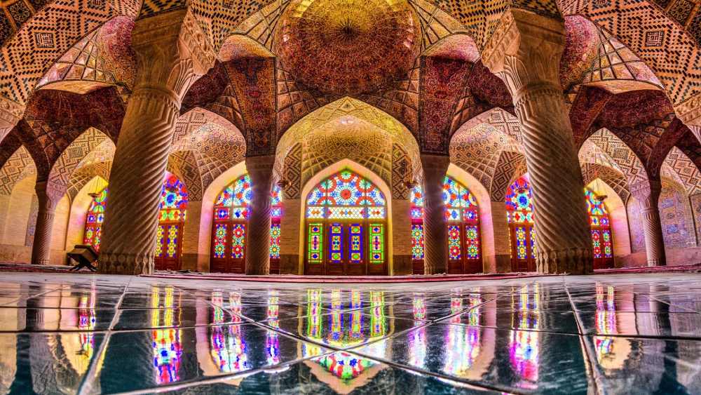 معماری داخلی مسجد نصیرالملک شیراز