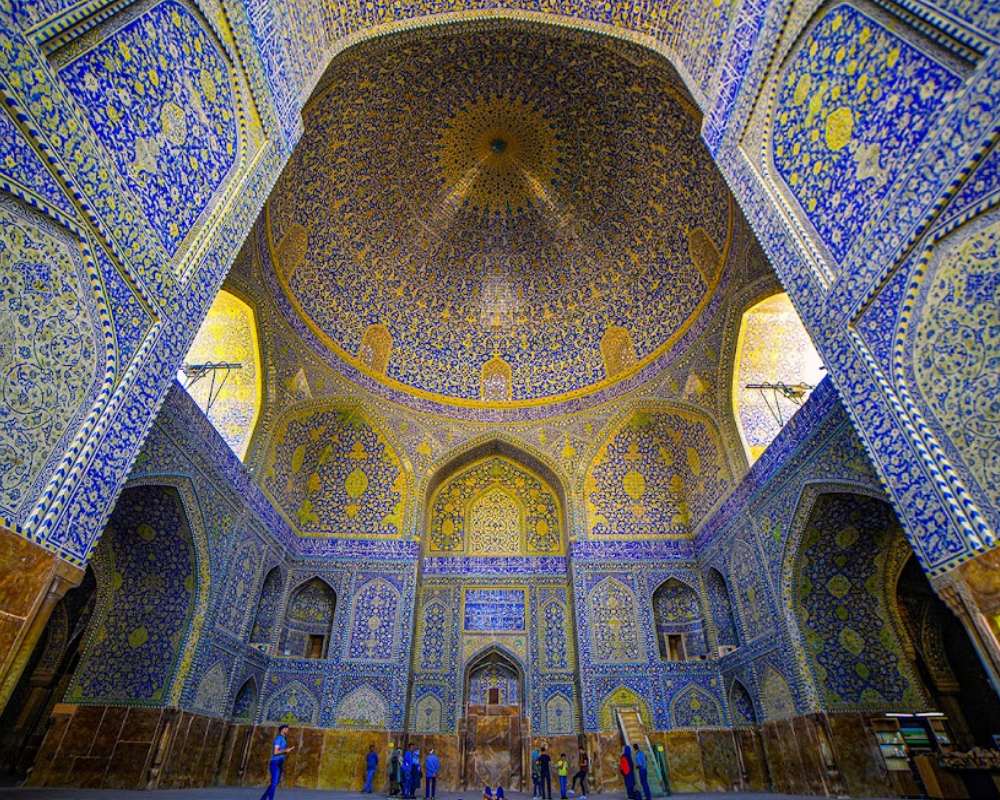 نمایی از سقفهای زیبای مسجد امام اصفهان