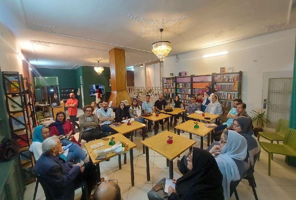ایونت فرهنگی در کافه کتاب خانه تجربه در مشهد