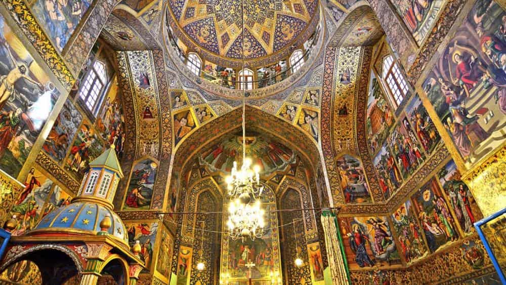 نمای داخلی سقف کلیسای وانک در اصفهان