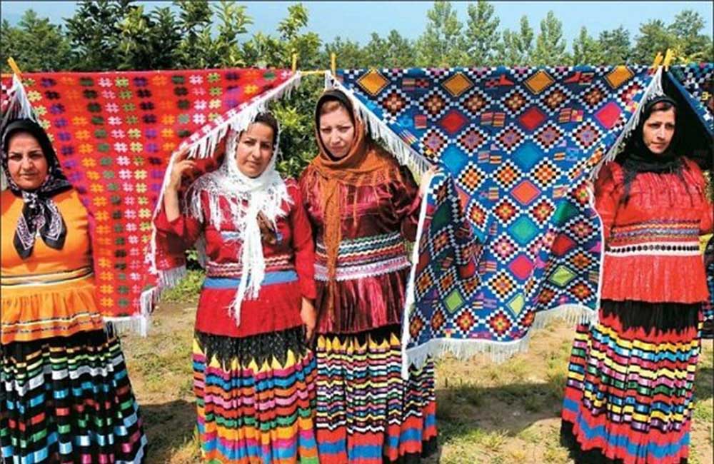 زنان محلی با پوشش سنتی در قاسم‌آباد گیلان