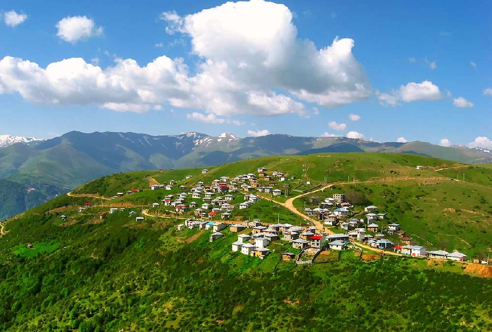 روستای گرسماسر رامسر در طبیعت سرسبز بهار