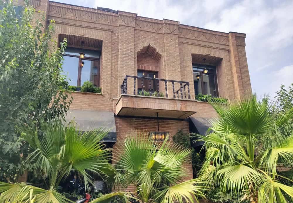 نمای بیرونی کافه دایمند در تهران