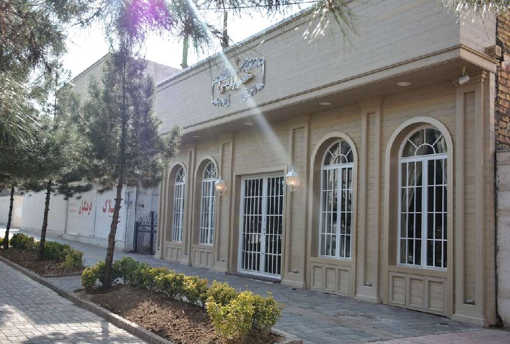 نمای بیرونی کافه خیابان سیام در مشهد