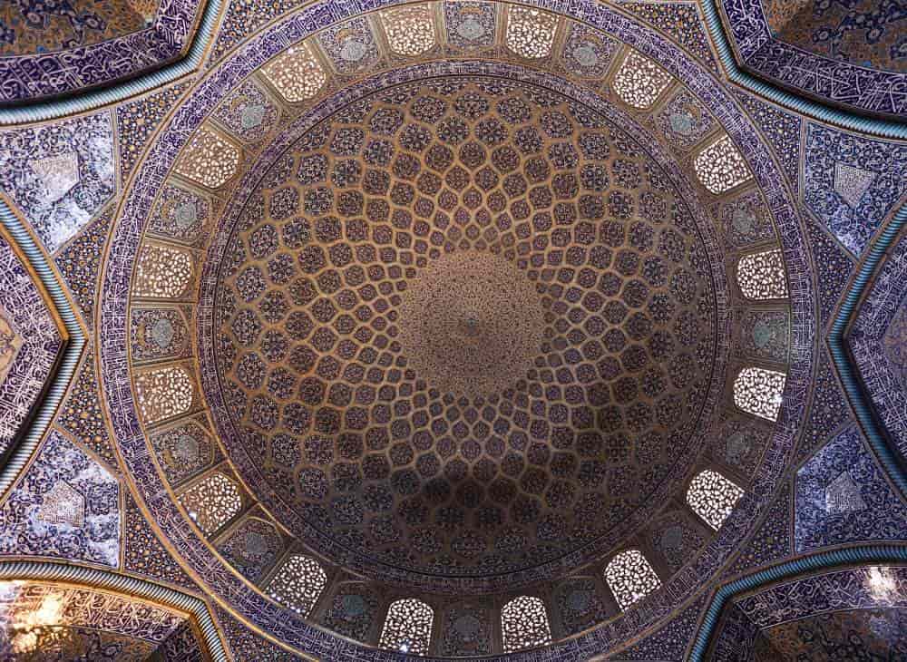نمای داخلی گنبد مسجد شیخ لطف الله در اصفهان