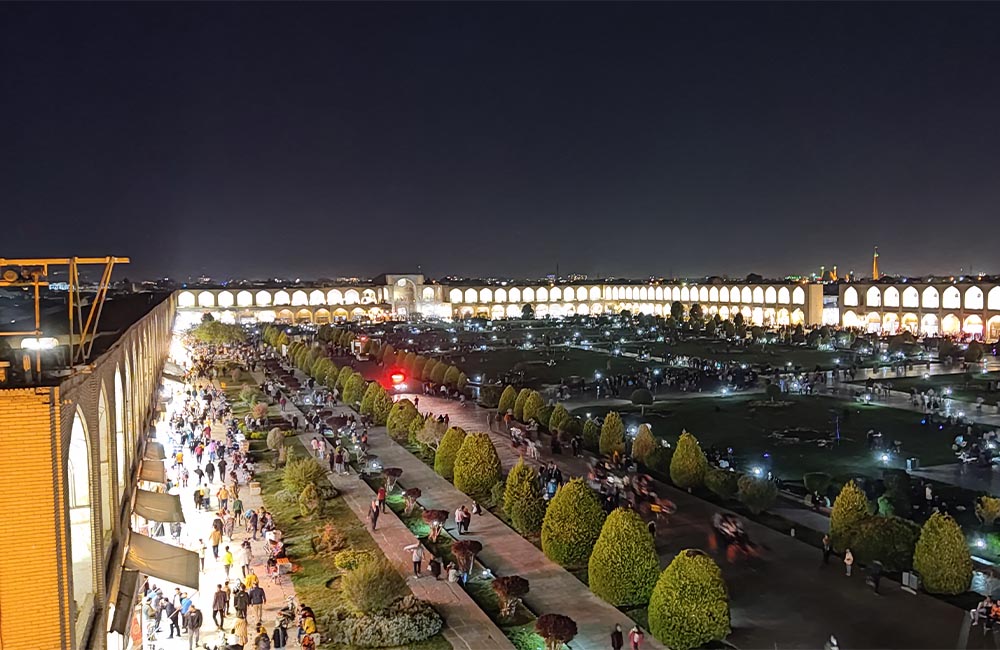 عکس هوایی از میدان نقش جهان اصفهان در شب