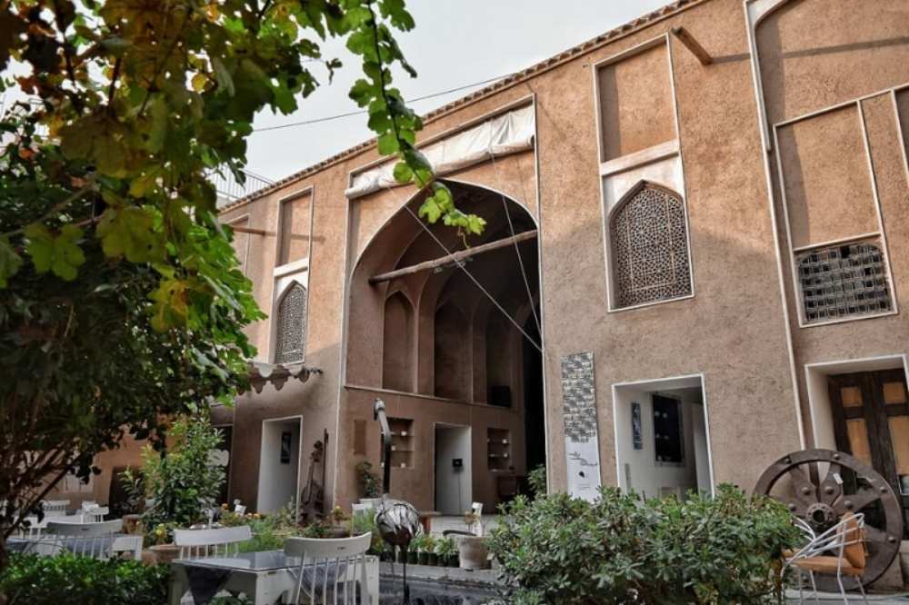 نمای داخلی کافه رستوران حیات در اصفهان