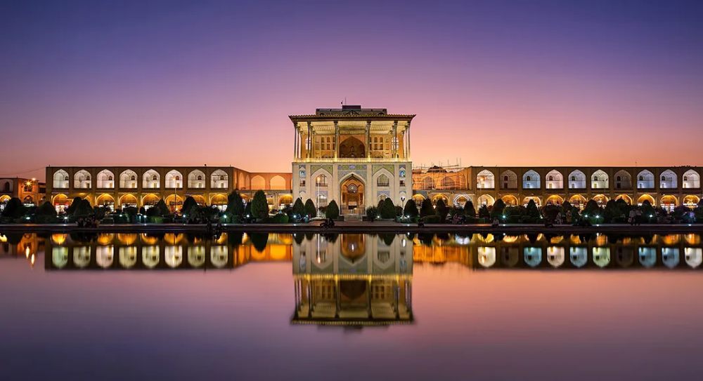 عمارت کاخ عالی قاپو در میدان نقش جهان اصفهان