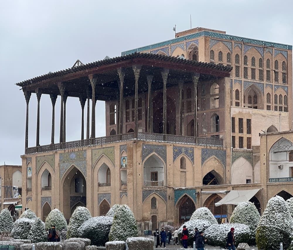 نمایی از میدان نقشجهان اصفهان در فصل زمستان
