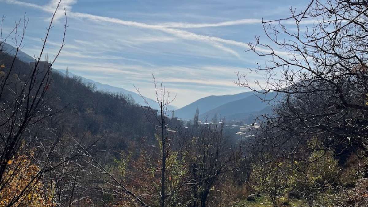 روستای برگ جهان لواسان؛ راهنمای کامل سفر، مسیر آبشار و شرایط اقامت