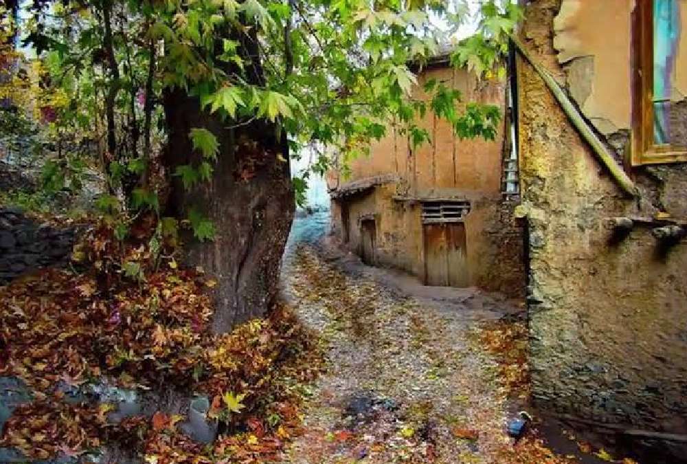 طبیعت ییلاقی شاندیز از جاهای دیدنی مشهد در پاییز