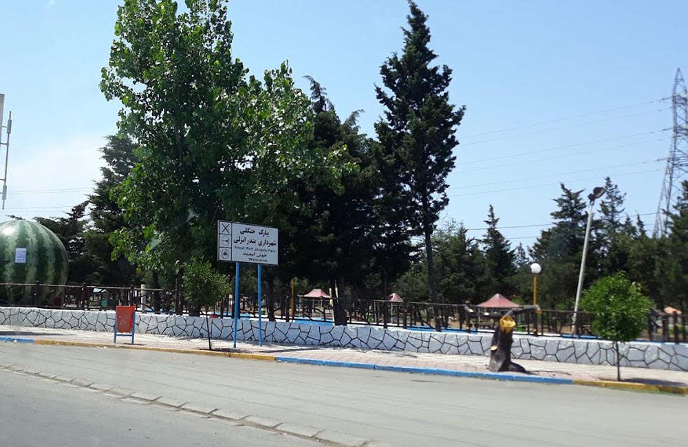 تابلوی ورودی پارک جنگلی انزلی از خیابان