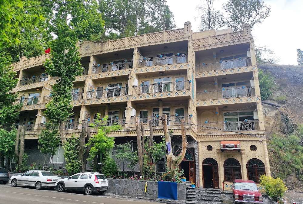 هتل سنتی شمس العماره در روستای شاندیز مشهد