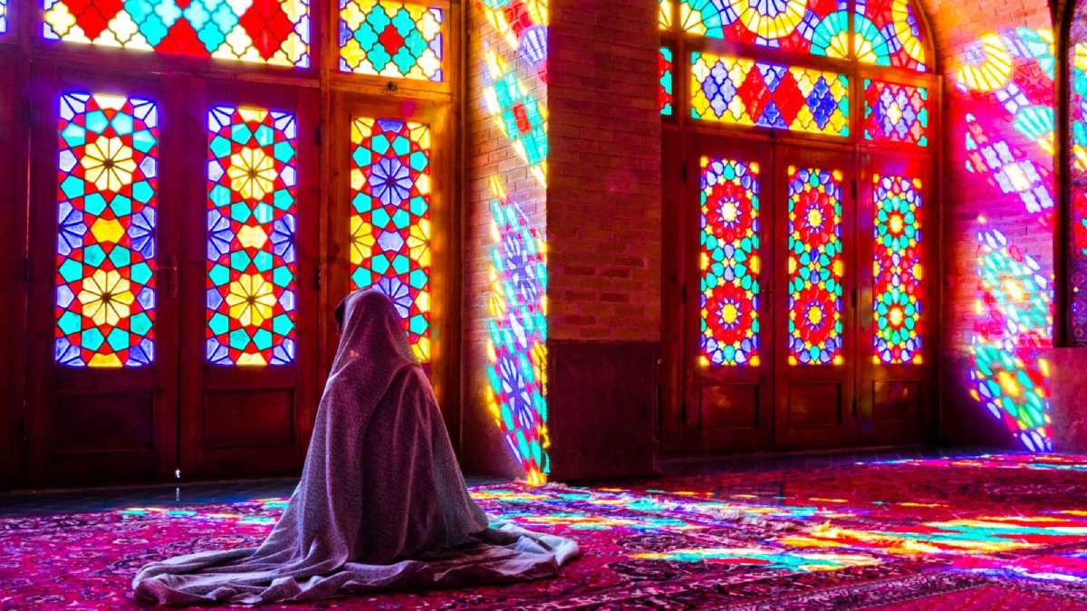 راهنمای جامع سفر به شیراز؛ از برنامه‌ریزی و هزینه‌ها تا رزرو اقامتگاه