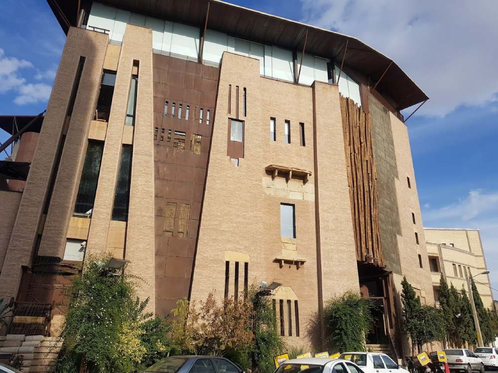 نمای بیرونی رستوران هفت خوان شیراز