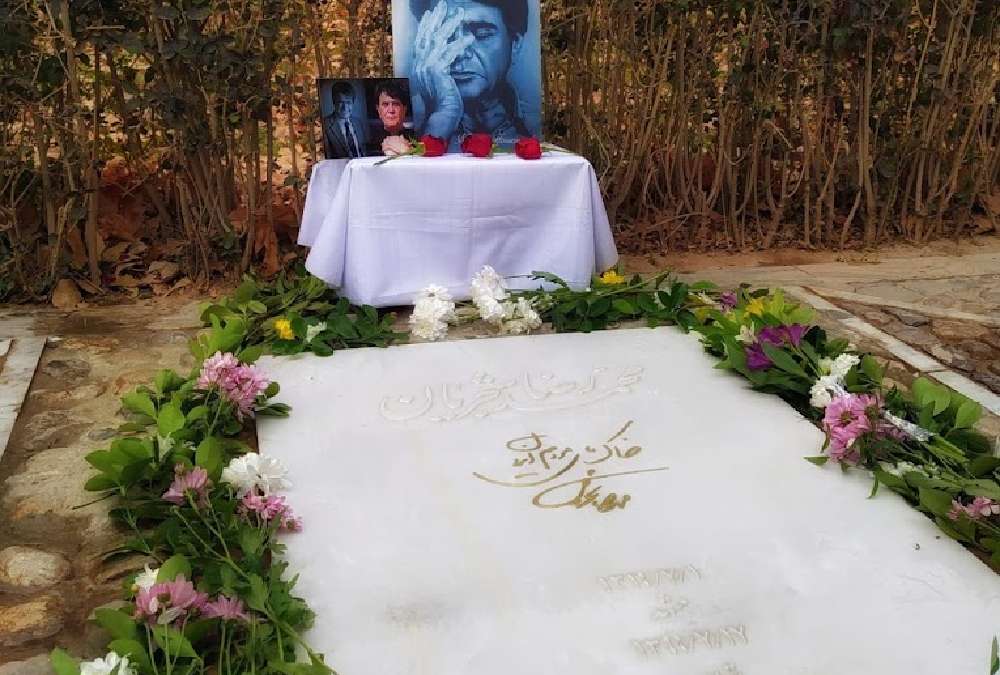 مزار استاد محمدرضا شجریان در آرامگاه فردوسی