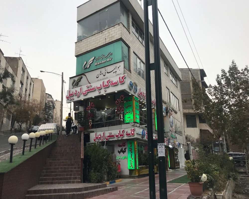 نمای بیرونی رستوران زارع و ساختمان آن از خیابان ولیعصر تهران