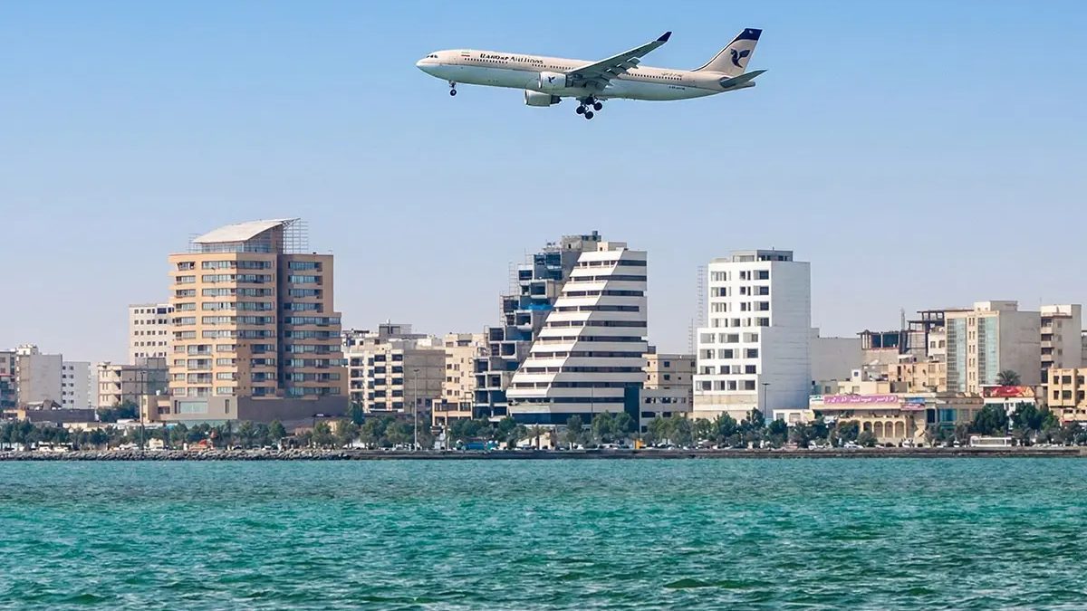 سفر هوایی به قشم؛ راهنمای کامل پرواز، فرودگاه و رسیدن به اقامتگاه