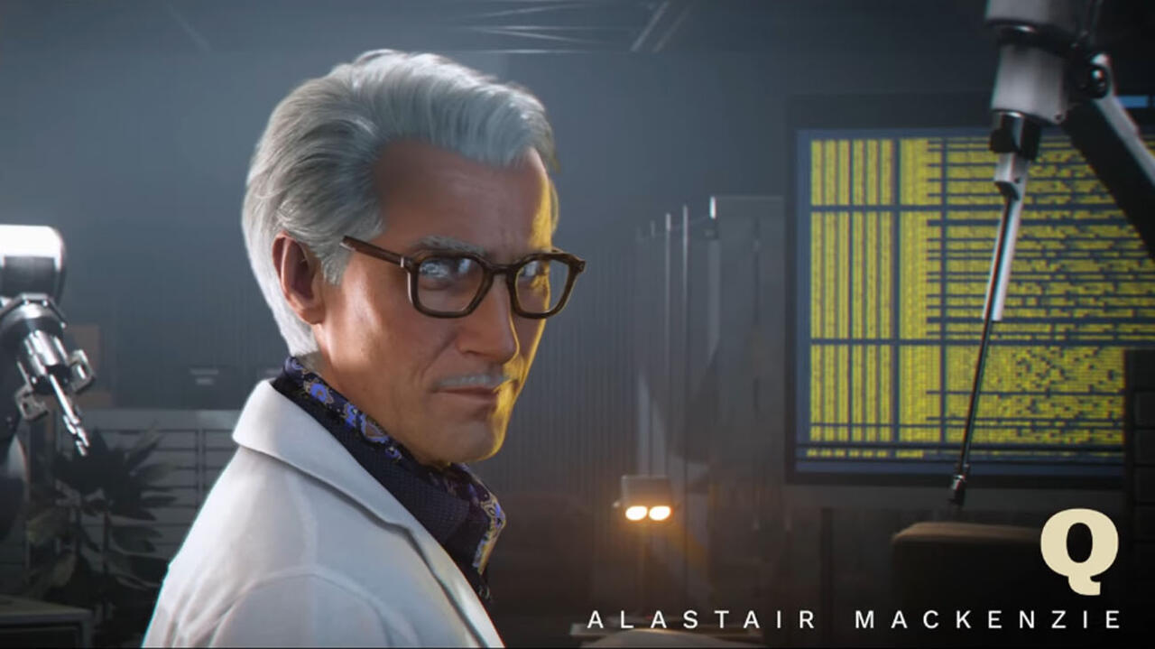 الاستر مک‌کنزی در نقش Q