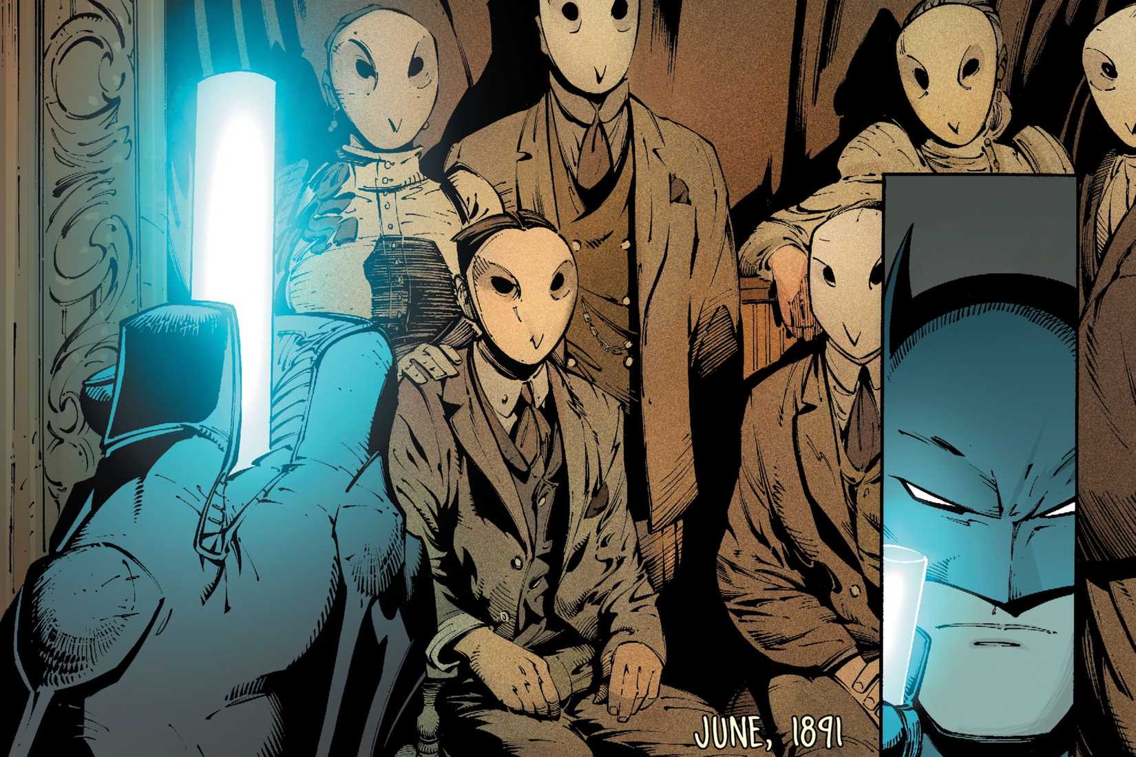 بتمن یک پرتره از چندین عضو دادگاه جغدها را در بتمن شماره ۳، دی‌سی کامیکس (۲۰۱۱) کشف می‌کند.