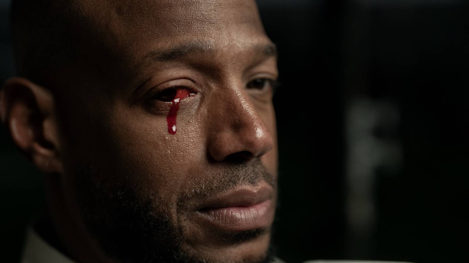 کارگردان “Him” جاستین تیپینگ لحظه ترسناک مارلون وینز در صحنه فیلمبرداری را توضیح می‌دهد