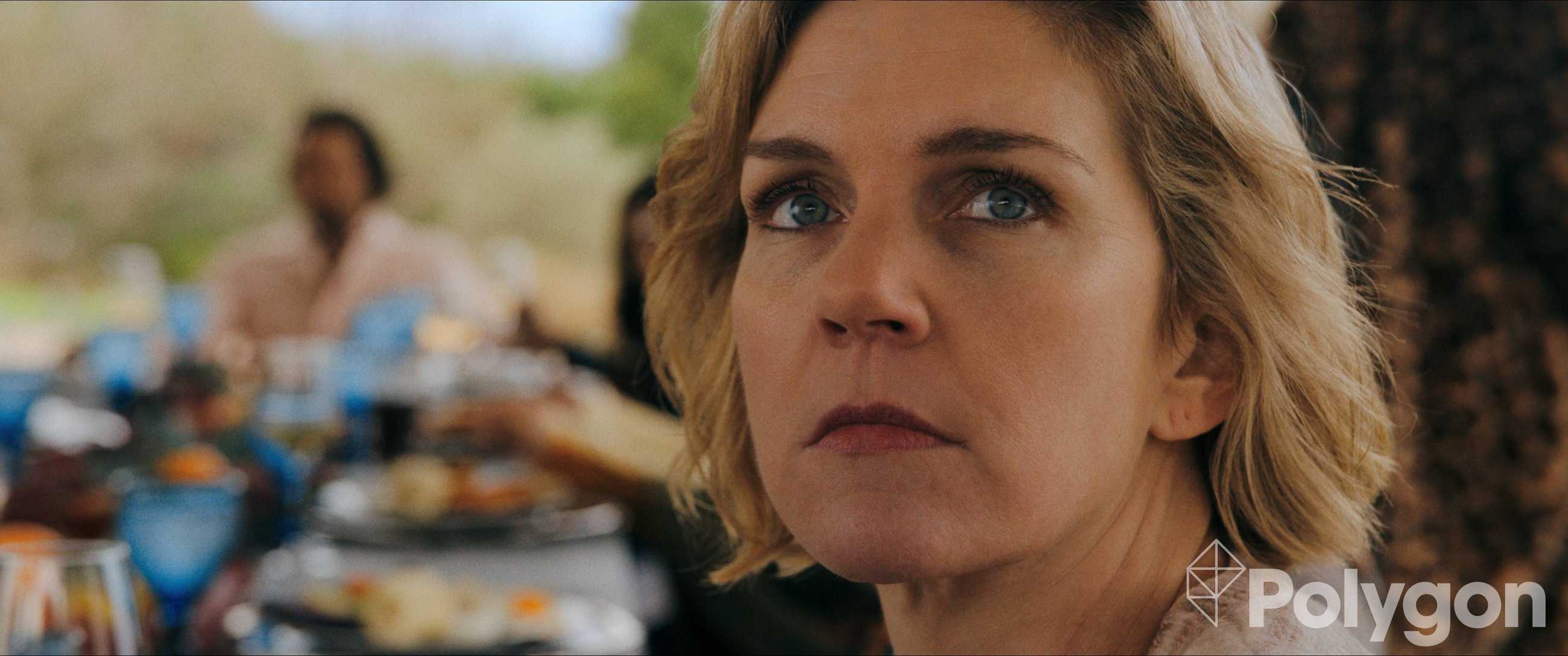 نمای نزدیک از Rhea Seehorn در Pluribus