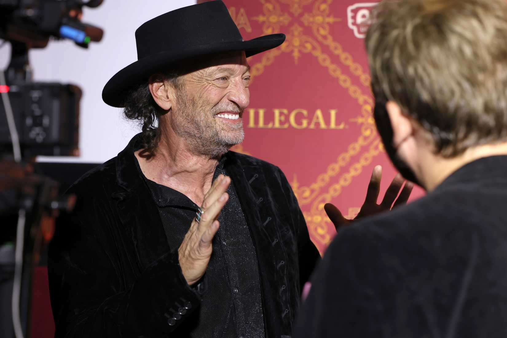 تروی کوتسور، جانی سکویاه و کارگردان فیلم Primate، یوهانس رابرتز در فستیوال Fantastic Fest 2025