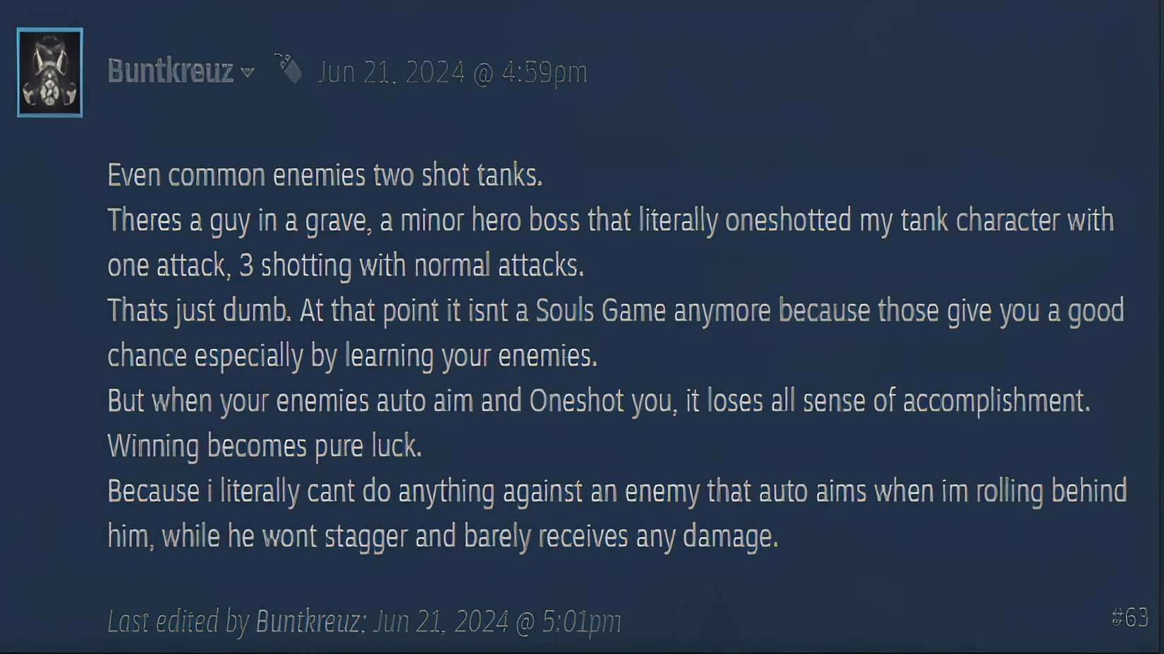 یک مرد جوان با موهای تیره و یک زن زره‌پوش با موهای بلند قرمز که پشت سر او ایستاده است