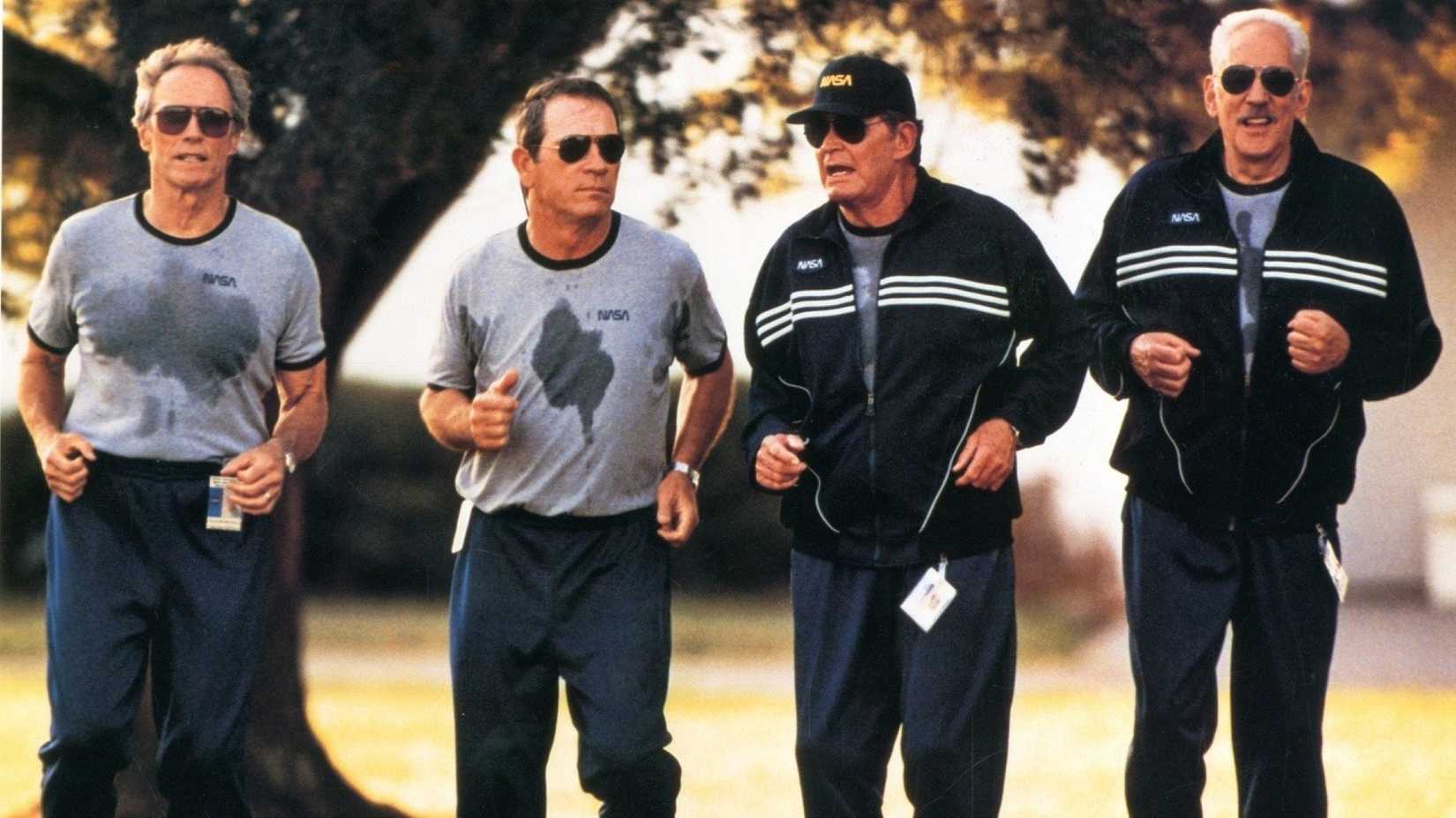 کلینت ایستوود، تامی لی جونز، جیمز گارنر و دونالد ساترلند در حال تمرین در صحنه‌ای از فیلم Space Cowboys
