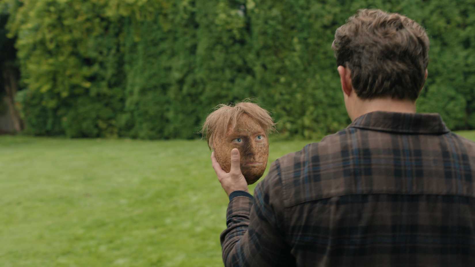 AI Guy به شکل یک نارگیل در Upload