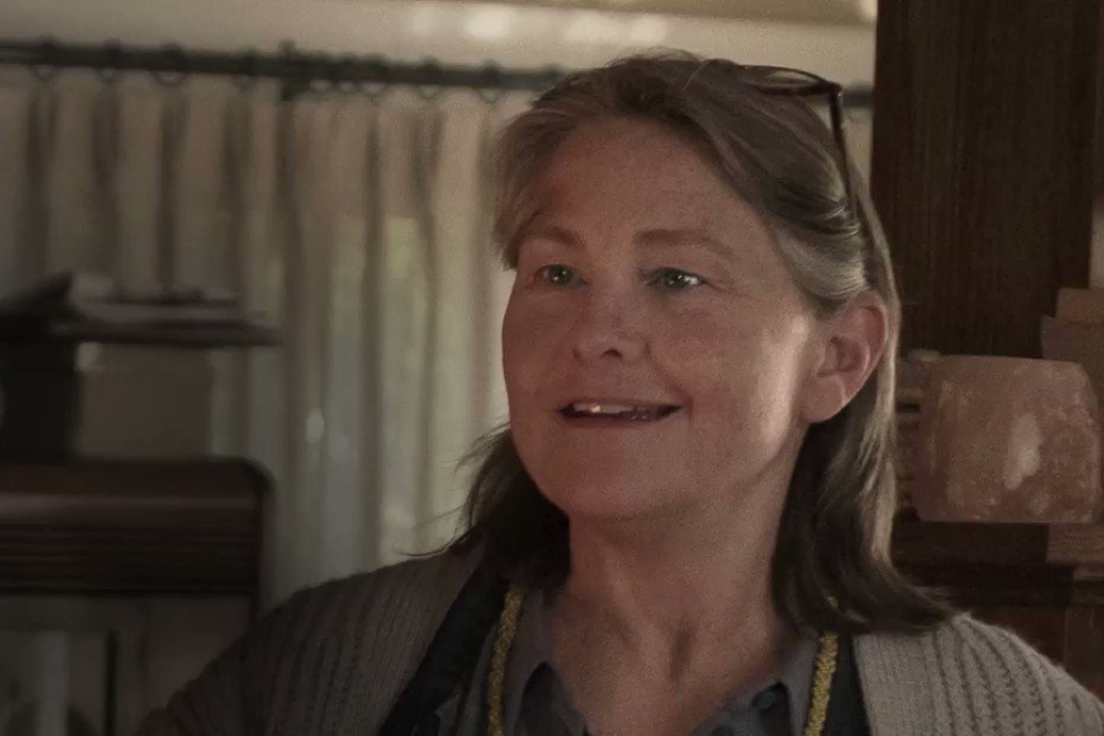 هیولاها: داستان لایل و اریک منندز. خاویر باردم در نقش خوزه منندز در قسمت 209 از هیولاها: داستان لایل و اریک منندز. عکس از مایلز کریست/نتفلیکس © 2024